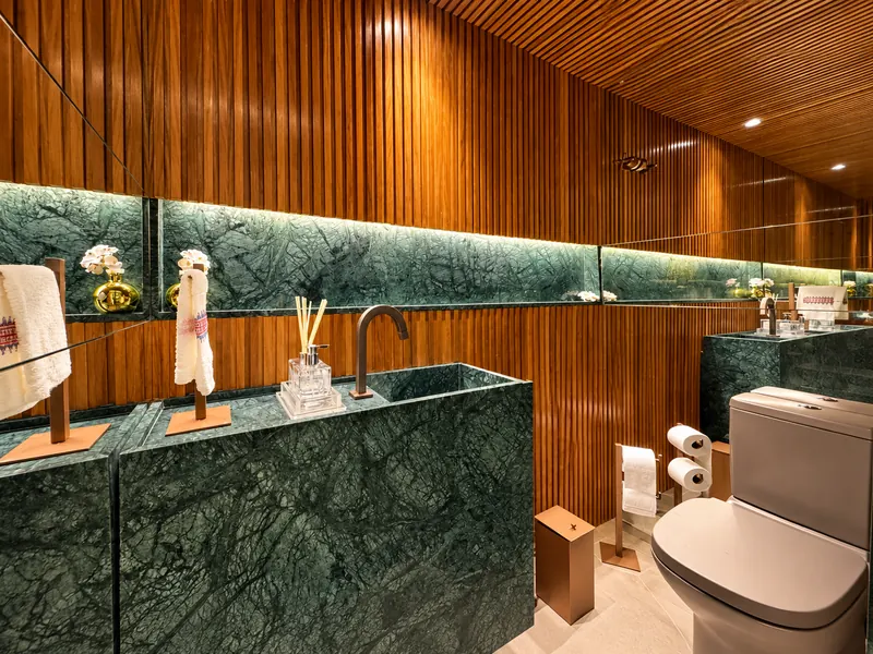 Lavabo em mármore Verde Guatemala no Alphalife Residence