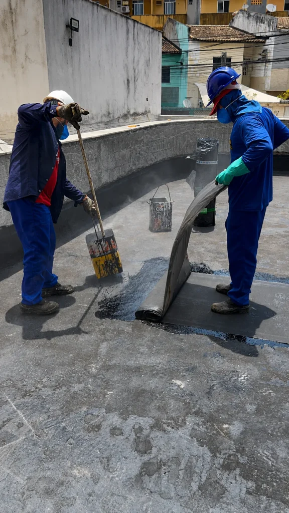 Equipe da Cement em obra de impermeabilização